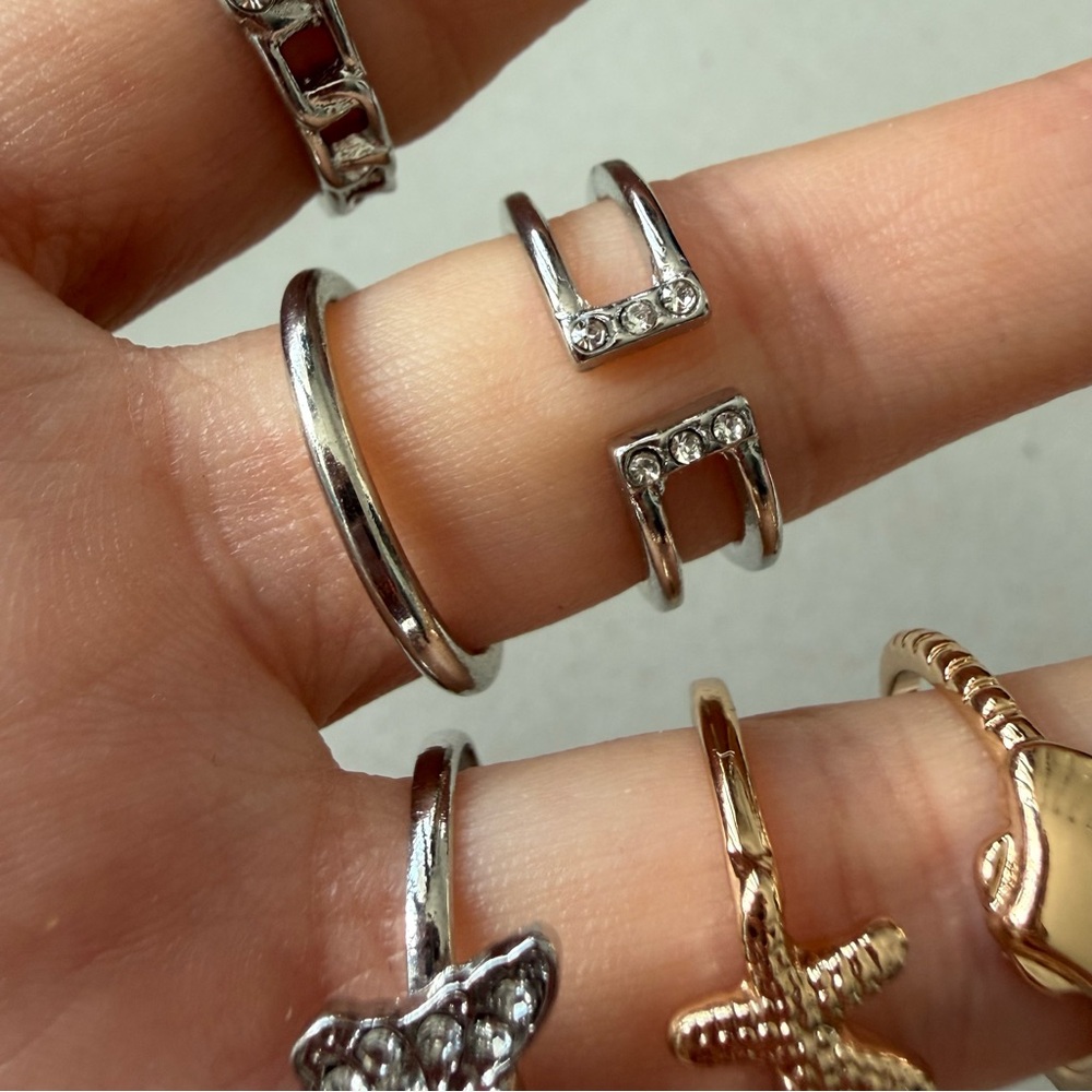 5 Stackable Rings in Gold & Silver Metal - Picture 4 of 5